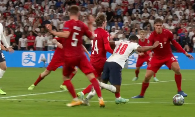 Ганьба УЄФА: як уболівальники реагували на пенальті у ворота збірної Данії
