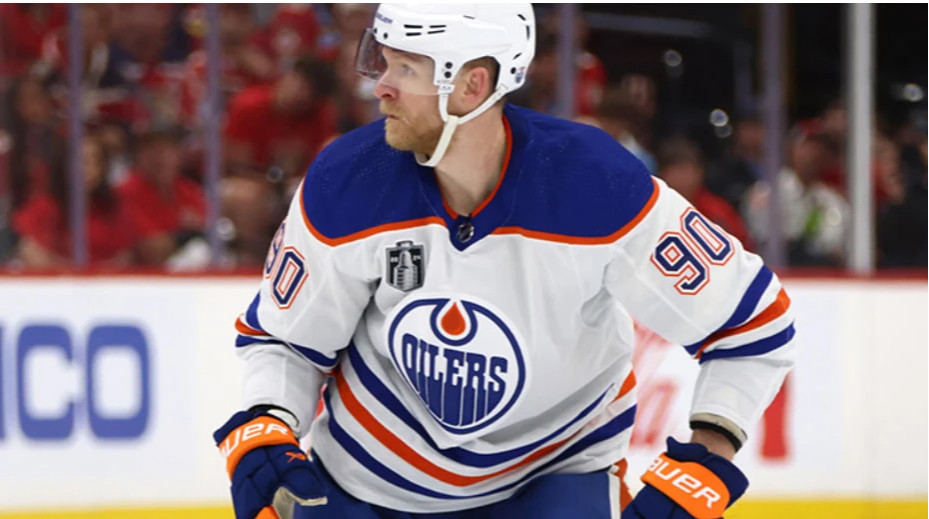 Дворазовий олімпійський чемпіон повторив досягнення, яке підкорялося лише 4 гравцям у фіналах Кубку Стенлі