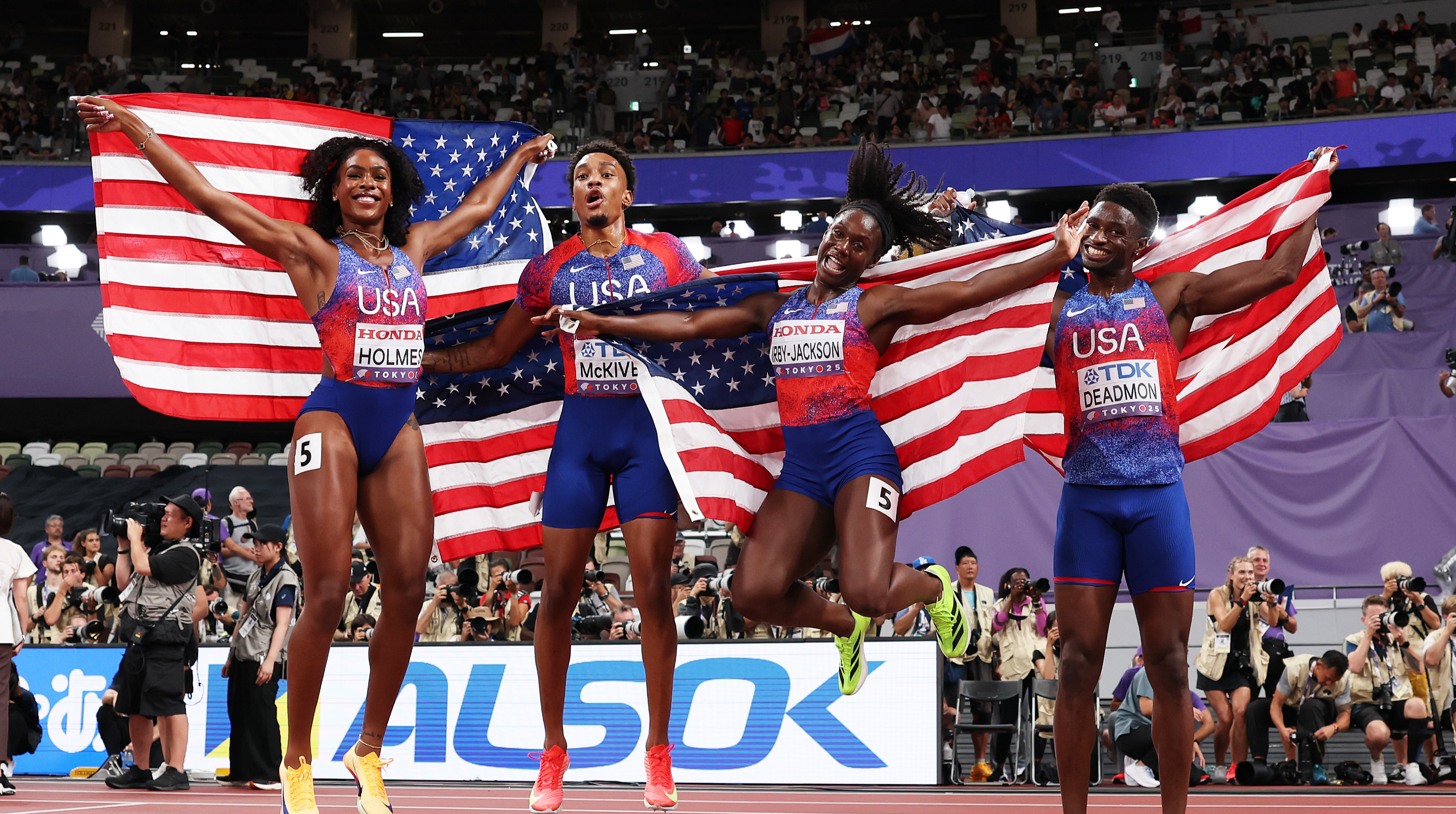 США вийшли в лідери, Чебет дарує нагороду Кенії: медальний залік чемпіонату світу з легкої атлетики після першого дня змагань