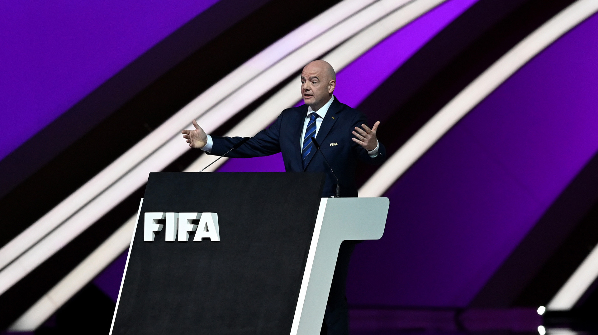 Моральные дегенераты: Сибига отреагировал на заявление ФИФА о допуске российских команд