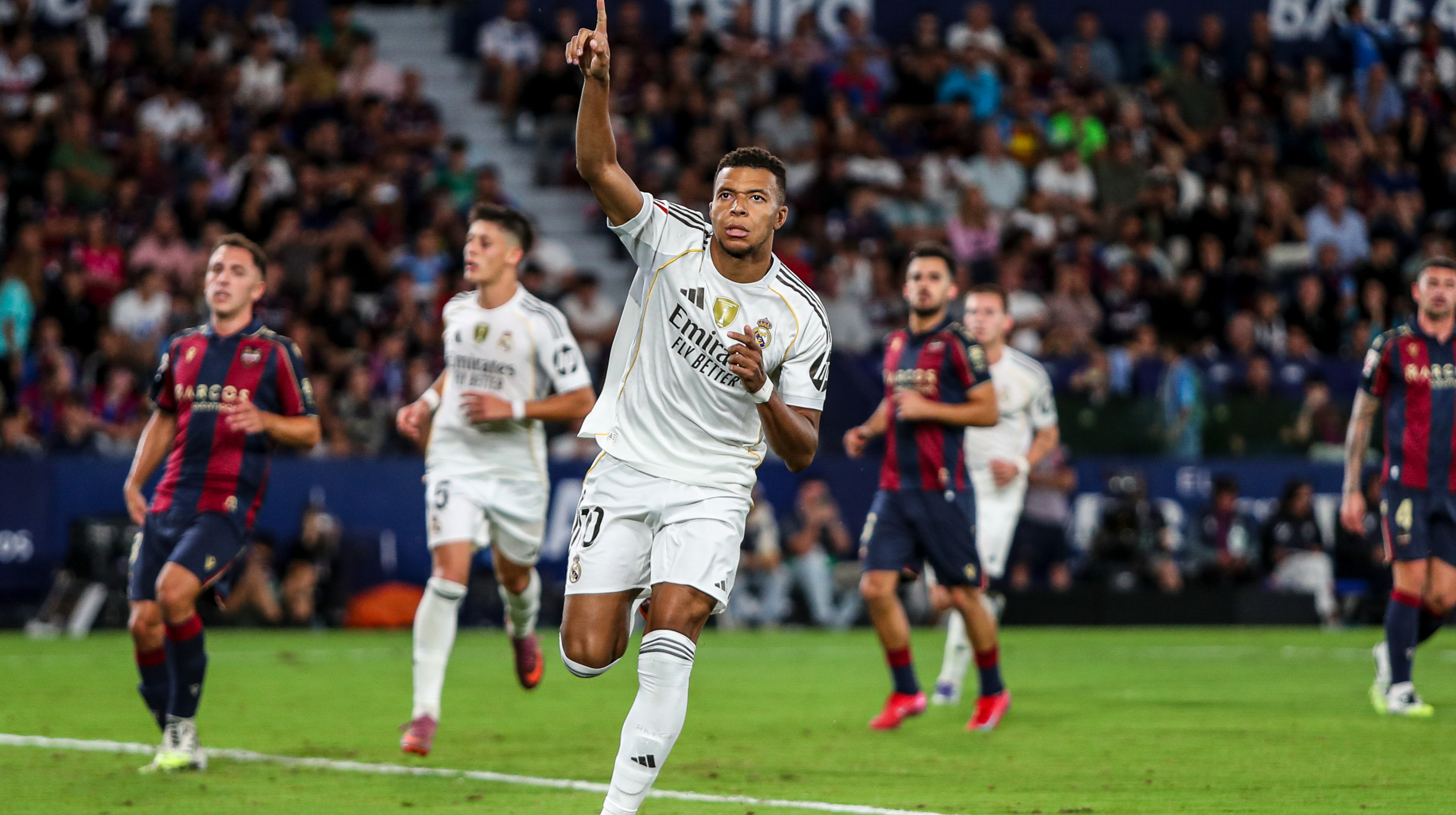 Мбаппе обошел легенду Баварии в списке бомбардиров Лиги чемпионов