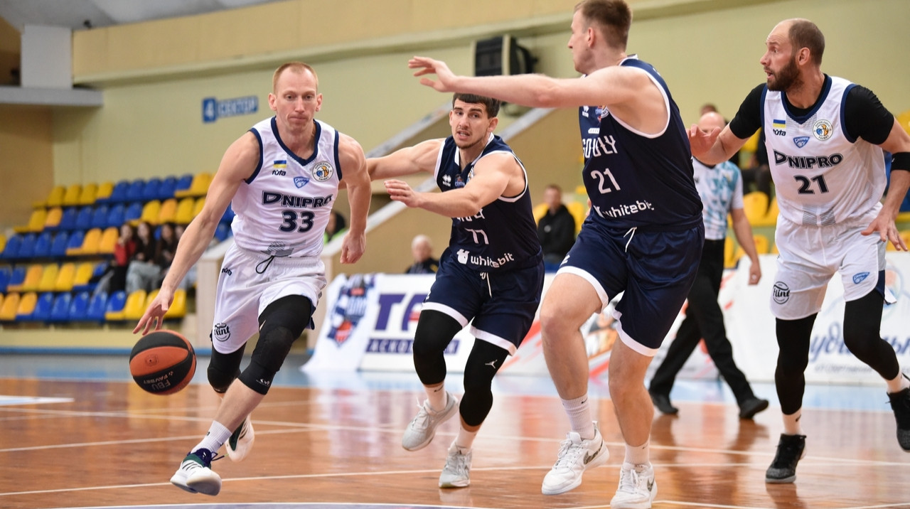 Дніпро здолав Харківських Соколів, Київ-Баскет стартував з перемоги над Ніко-Баскетом в Суперлізі