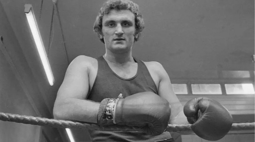 Дрался с Али и Фрейзером: умер легендарный британский боксер