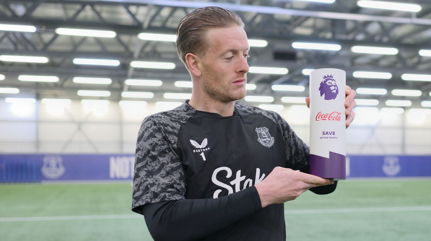 Сейв одноклубника Миколенко признали лучшим в феврале в АПЛ