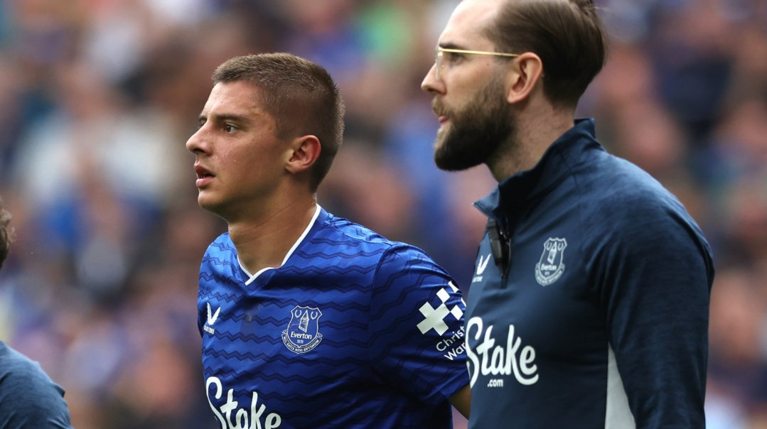 Миколенко та Довбик – в основі Евертона та Роми на матчі чемпіонатів