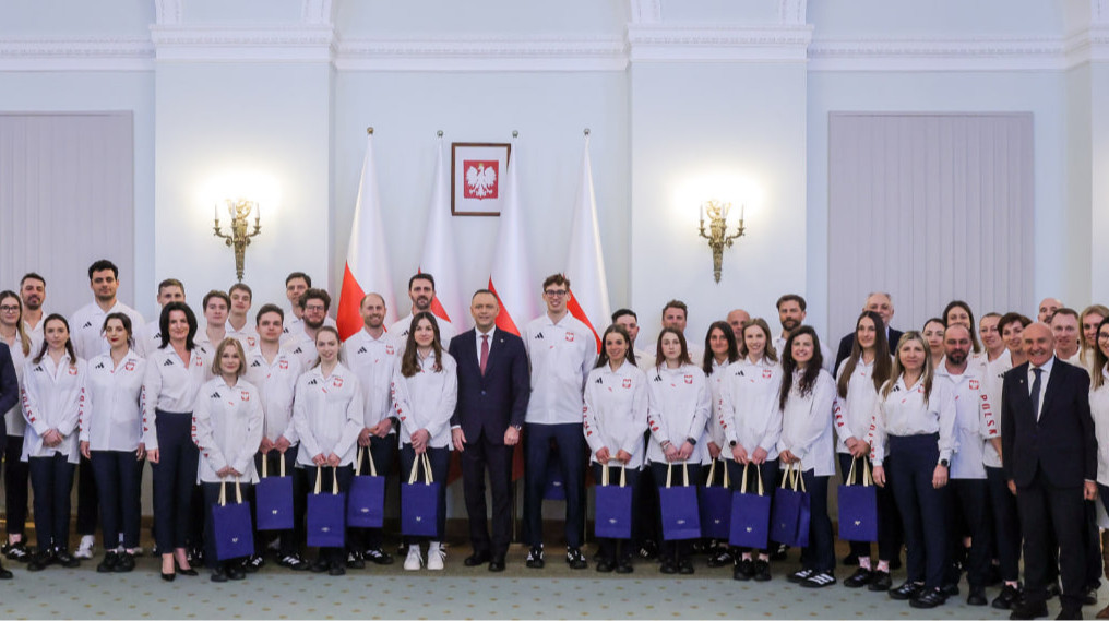 Президент Польщі отримав подарунок від росіянина, який здобув срібну медаль Олімпійських ігор