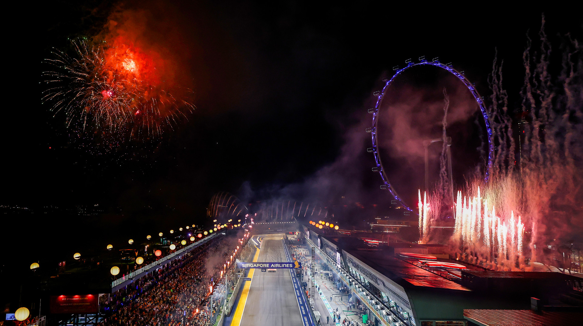 Перший нічний етап, крашгейт та остання перемога Феттеля: історія Гран-прі Сінгапуру