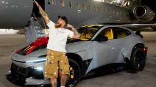 Сірий хижак із жовтим салоном: Джейк Пол подарував собі унікальний Ferrari за 750 тисяч доларів