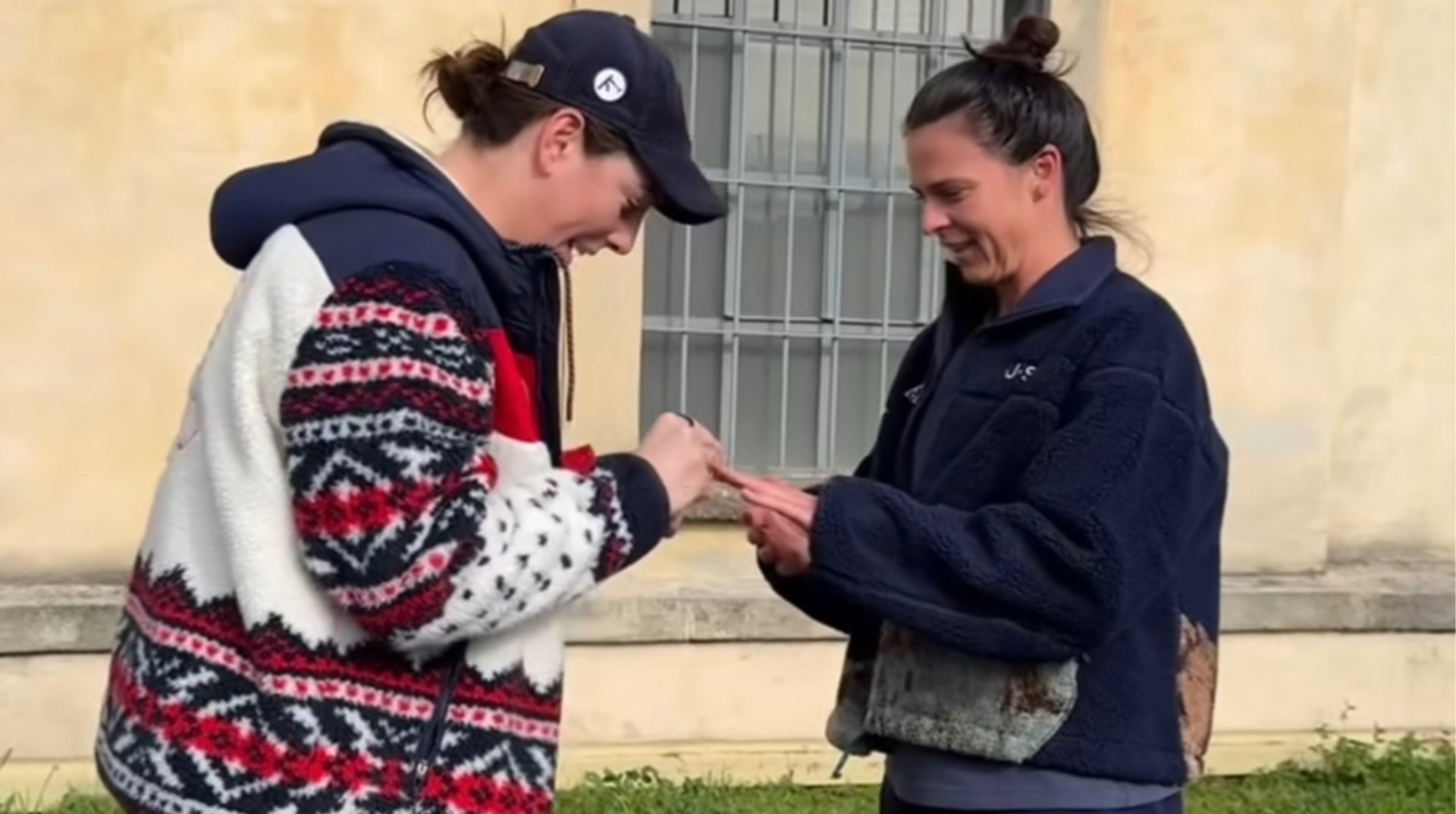 Лідерка збірної США з хокею освідчилася відомій ковзанярці під час Ігор в Мілані