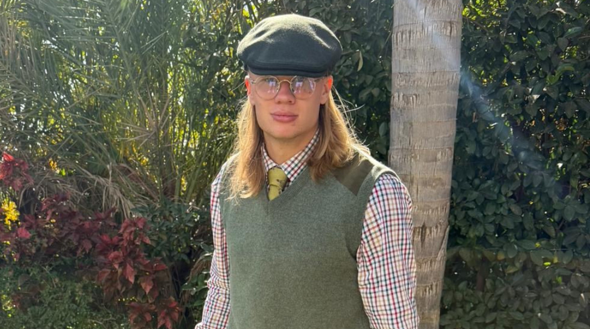 Холанд удивил фанатов новым образом: Беллингем и Грилиш не сдержали эмоций