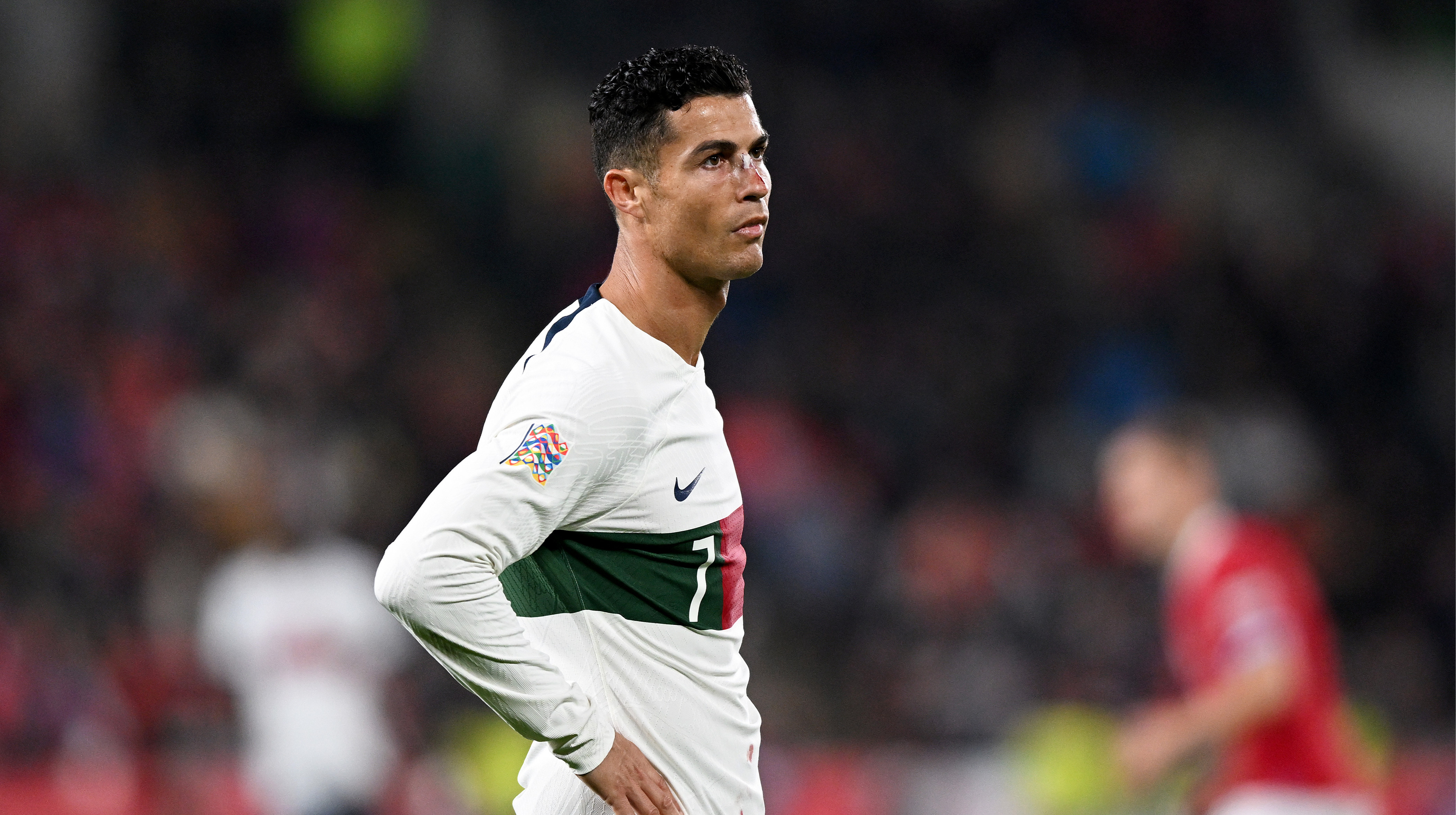 Роналду получил красную карточку в матче с Ирландией