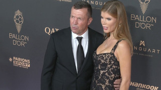 Легенда Баварії завітав на церемонію Золотого м'яча із моделлю, яка на 38 років молодша за нього