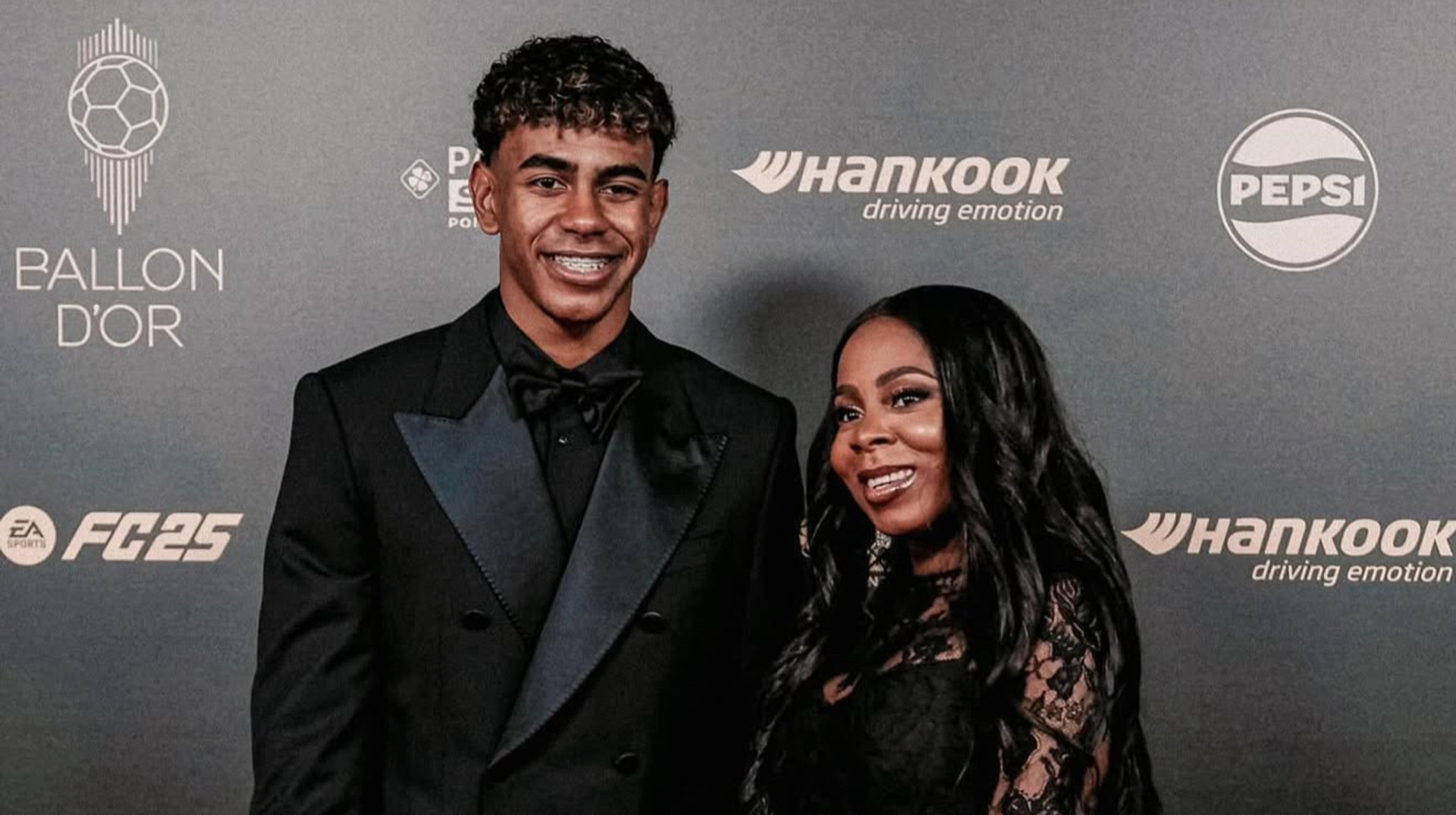 Мама зірки Барселони запускає незвичний бізнес: за гроші зробить фото з фанатами та навіть повечеряє