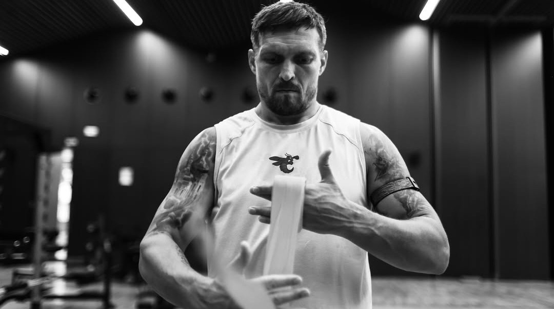 Наша земля снова пылает: Усик отреагировал на российский обстрел