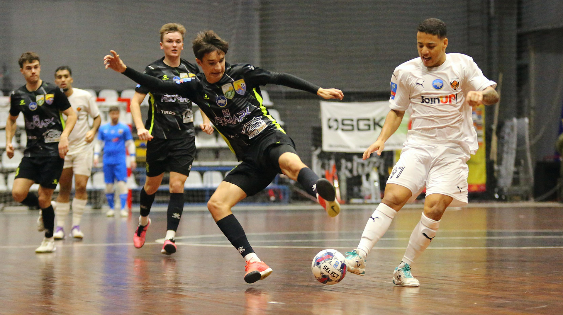 Конец сухой серии чемпионов, неистовство вокруг зоны плей-офф: самое интересное об 11 туре Экстралиги