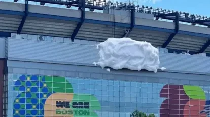 Gillette оригінальним чином обійшов заборону за зображення свого логотипу на стадіоні в Бостоні