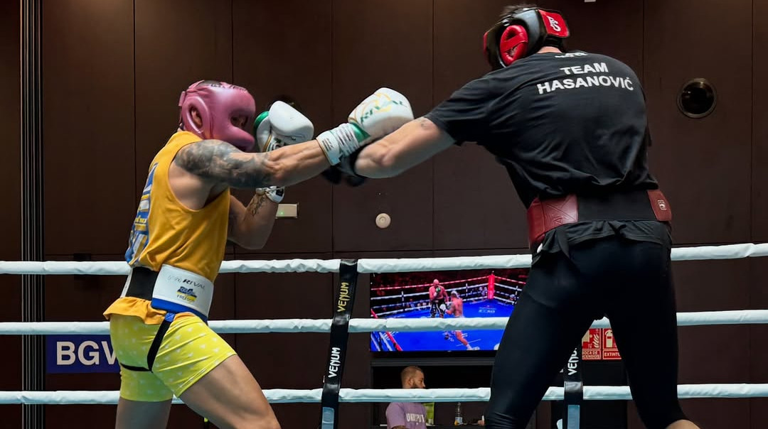 Провели 280 раундів: Усик спарингує з сербським надважковаговиком