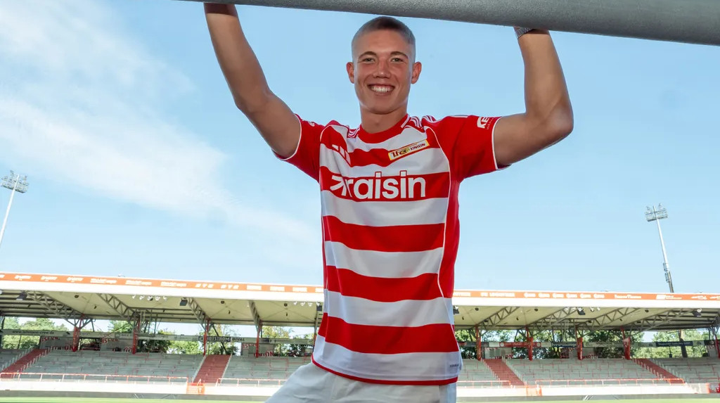 Уніон оголосив про підписання українського нападника