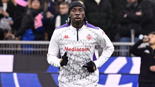 Любовный треугольник: звезда итальянского футбола завел отношения сразу с двумя девушками