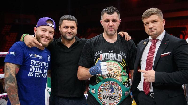 Протримався два раунди: Лерен нокаутував Радченка в бою за титул WBC