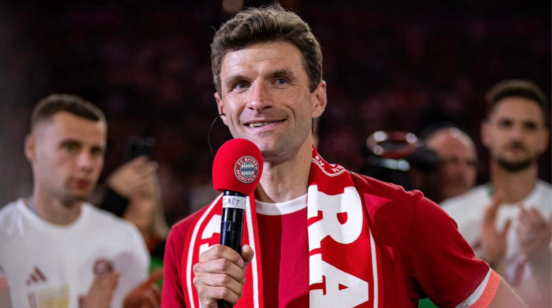 Мюллер не міняється: легенда Баварії попрощався із фанати, розказавши вульгарний анекдот