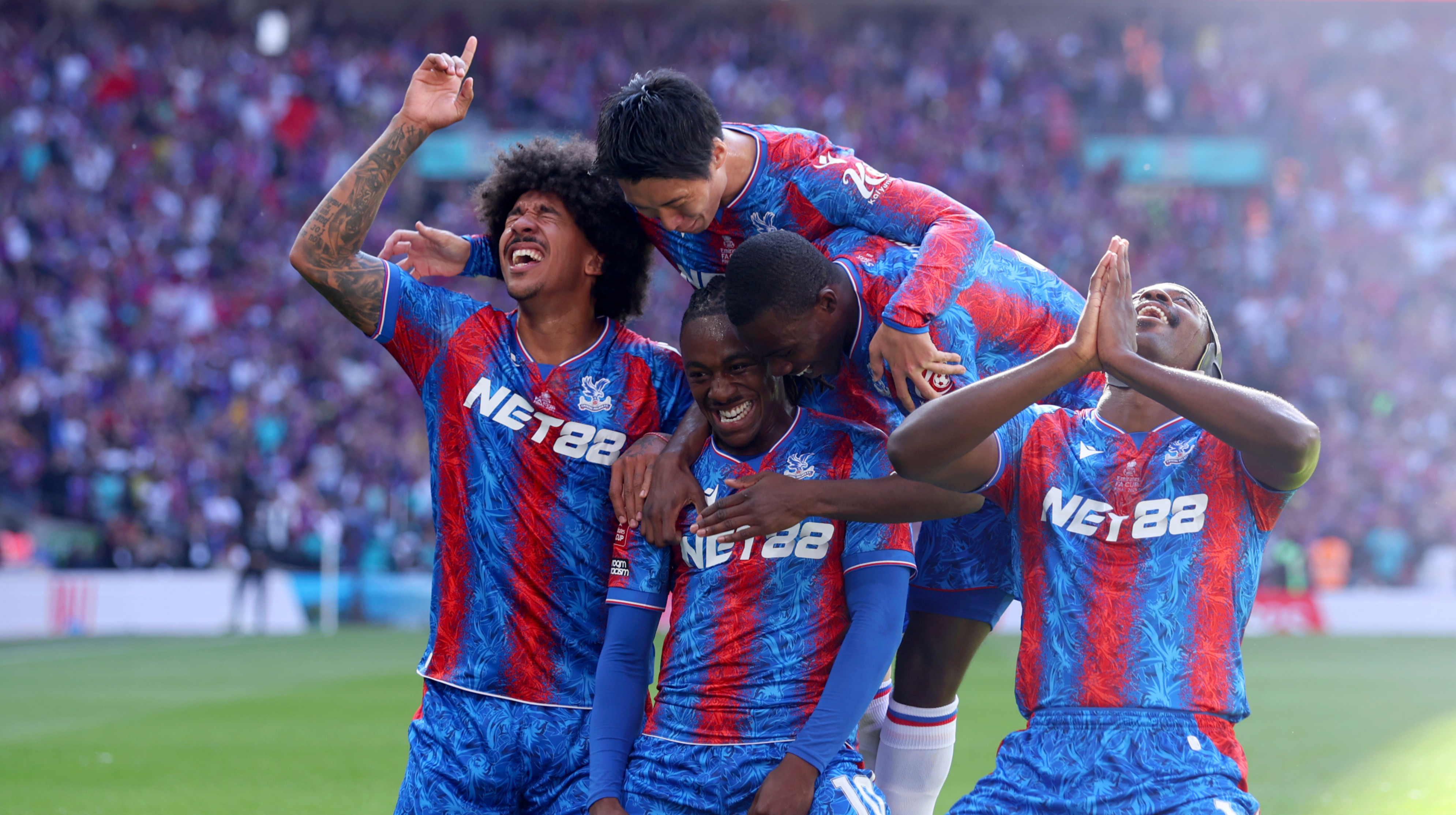 Співвласник Крістал Пелес емоційно прокоментував рішення УЄФА виключити клуб з Ліги Європи