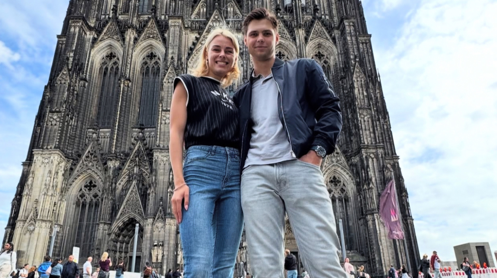 Левченко поделилась трогательными фото с мужем и семьей во время отдыха в Кельне