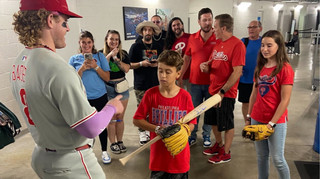 Курйоз на бейсболі: жінка відібрала м’яч у хлопчика, але клуб влаштував йому справжнє свято