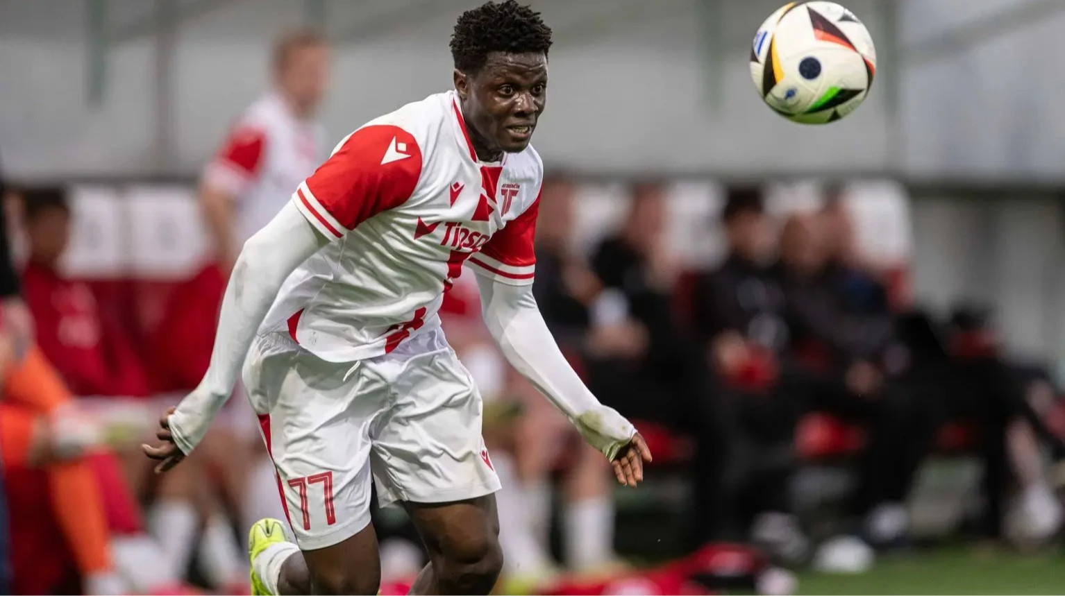 ЛНЗ веде перемовини щодо трансферу нігерійського опорника, яким також цікавився Шахтар