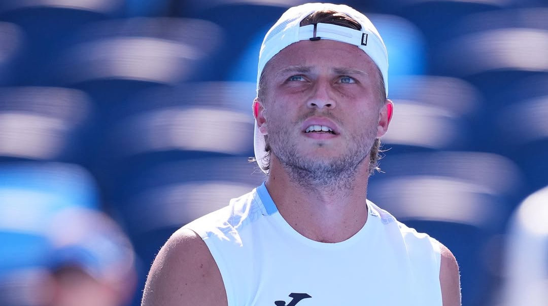 Пятый сеяный россиянин вылетел в стартовом матче турнира в Пекине