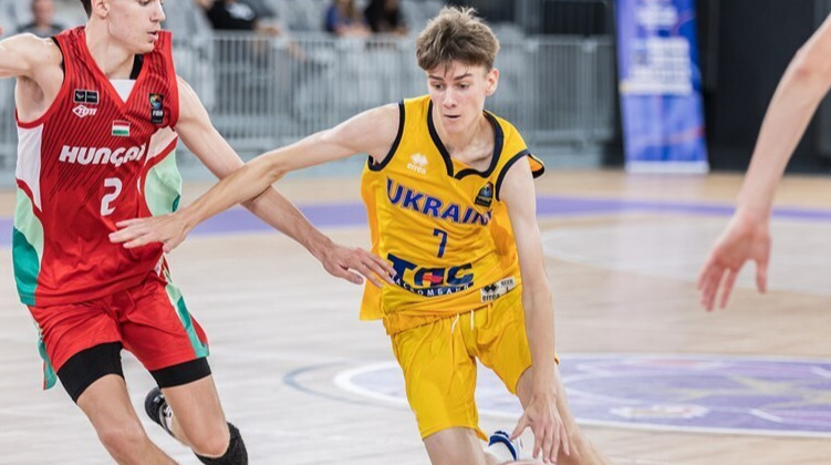 Роман Потєєв