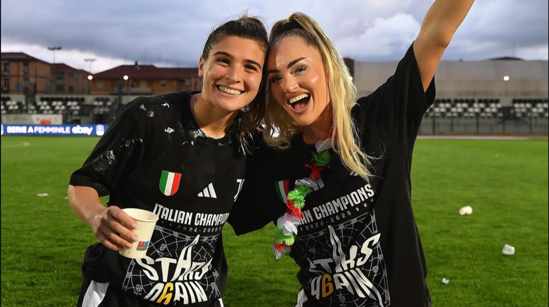 Найсексуальніша футболістка світу відсвяткувала перемогу у чемпіонаті Італії командним танцем