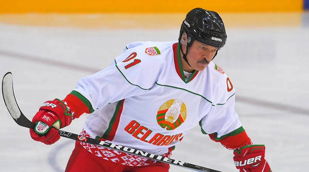 Булоруський диктатор Лукашенко впав під час гри у хокей