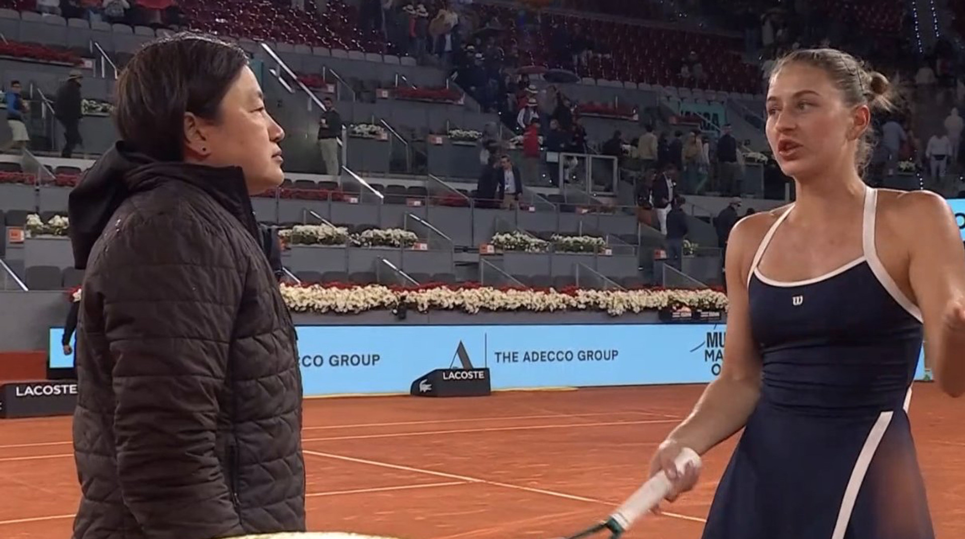 Скандальна маніпуляція білоруски: Сабалєнка випросила зупинити матч з Костюк після власної помилки