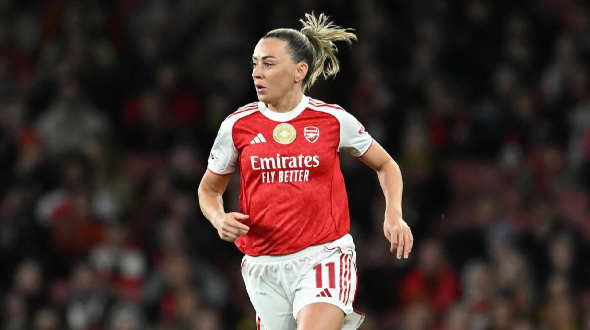 У жіночій ЛЧ футболістка Арсенала зірвала атаку Челсі, смикнувши за волосся суперницю