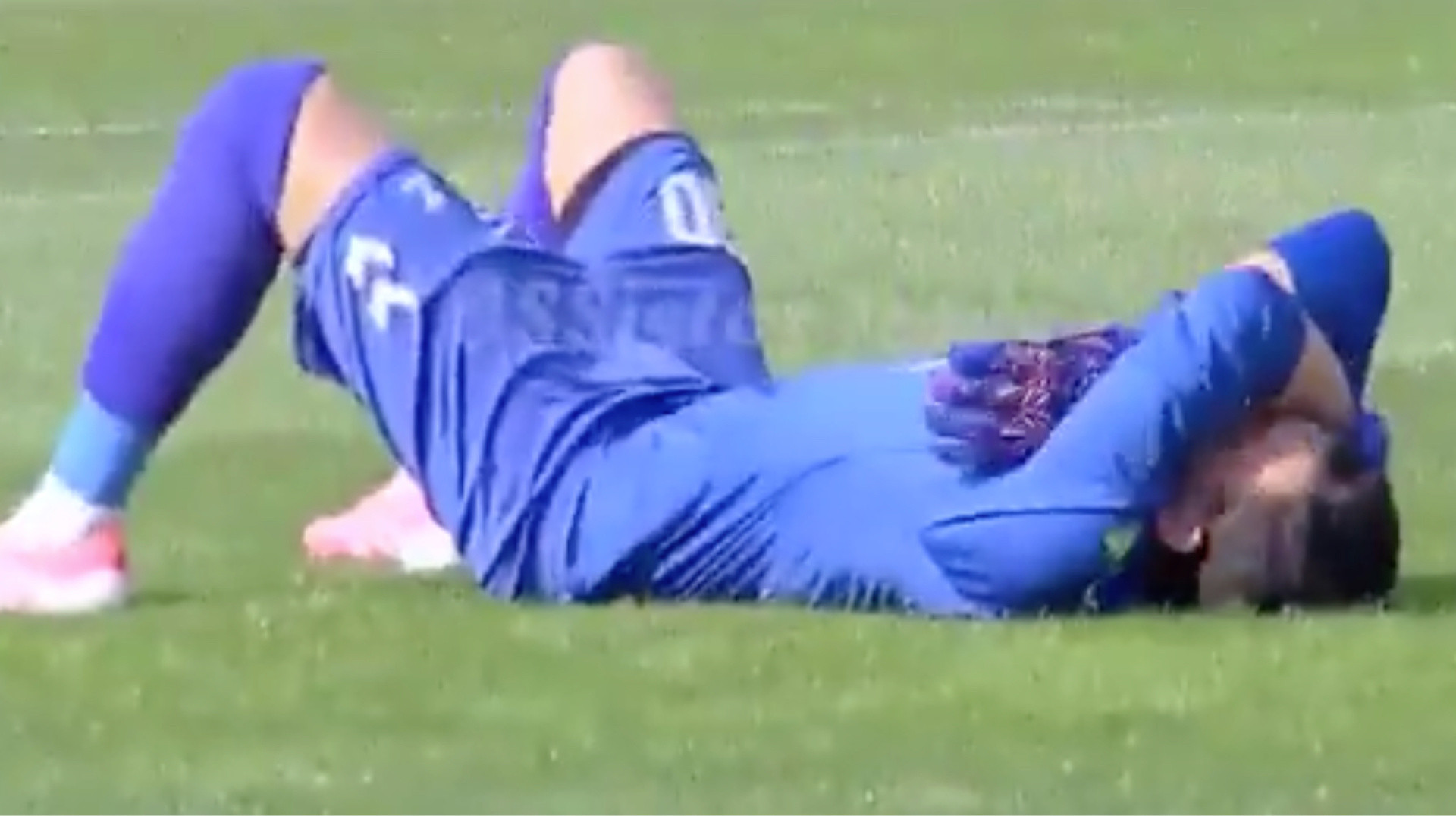 Грали в спеку під час посту: у Тунісі футболісти втратили свідомість прямо на полі