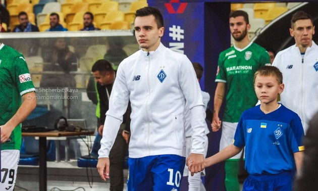 Динамо підписало новий контракт з Шапаренком