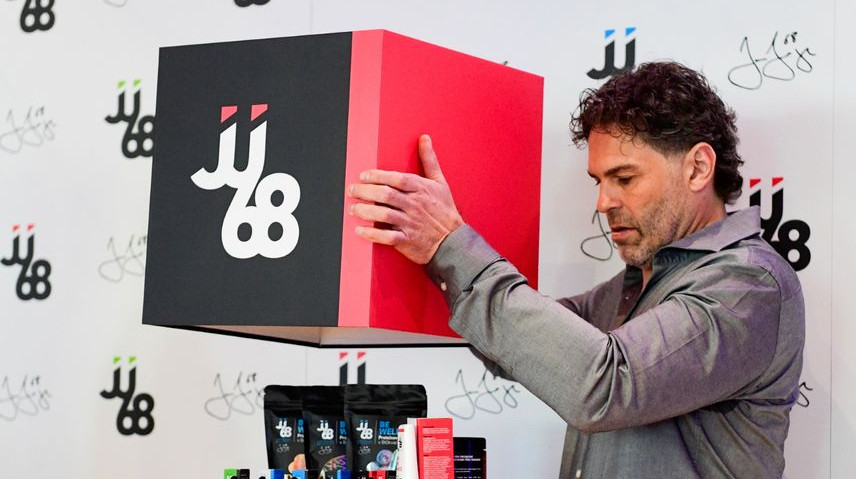 Легендарный Ягр закрыл бизнес, связанный с каннабисом