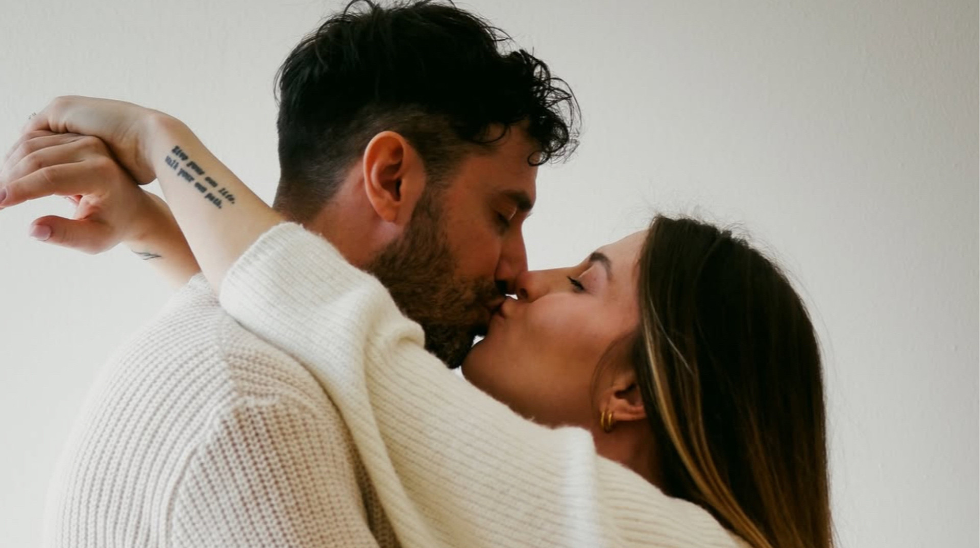 Харлан показала ніжний відпочинок у горах: вагітна чемпіонка поділилася фото з коханим