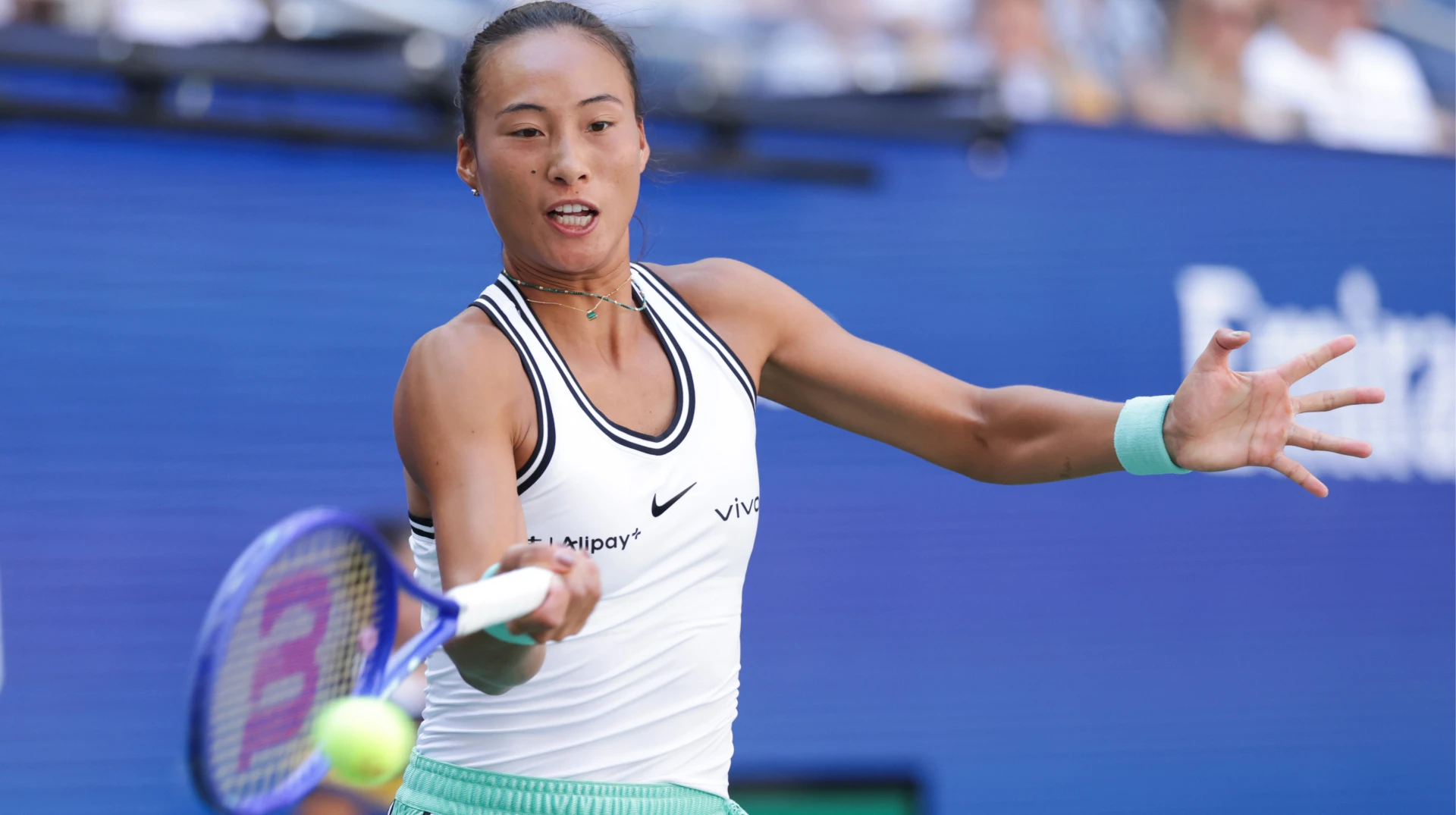 Чжен Циньвень во второй раз подряд отыгралась с 0:5 и вышла в четвертьфинал US Open
