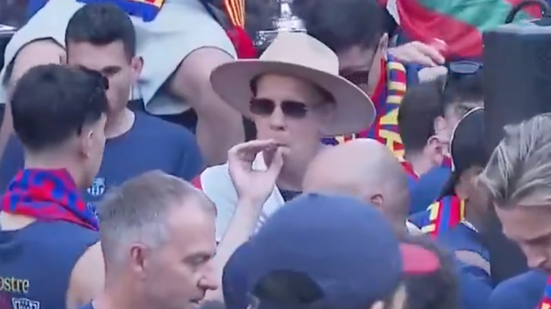 Щенсний запропонував юній зірці Барселони покурити з ним сигару під час чемпіонського параду