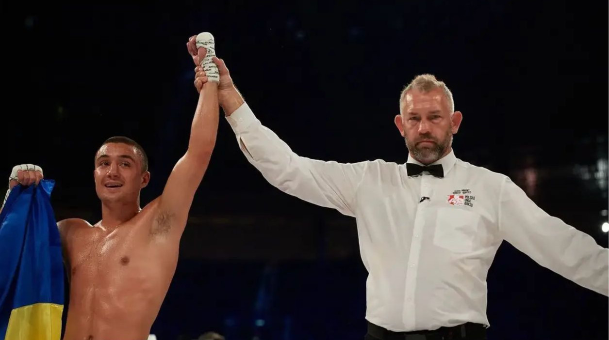 Харциз у першому раунді нокаутував казахстанця Садуулу