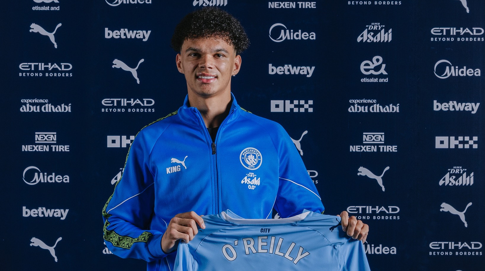 Манчестер Сити продлил контракт с 20-летним воспитанником