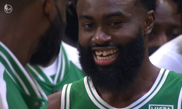 Гравець НБА втратив частину зуба після удару партнера по команді