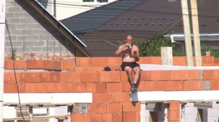 Колоритний фанат став зіркою соцмереж, засвітившись із голим торсом на матчі Першої ліги України