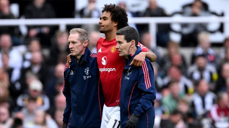 Манчестер Юнайтед потерял форварда до конца сезона