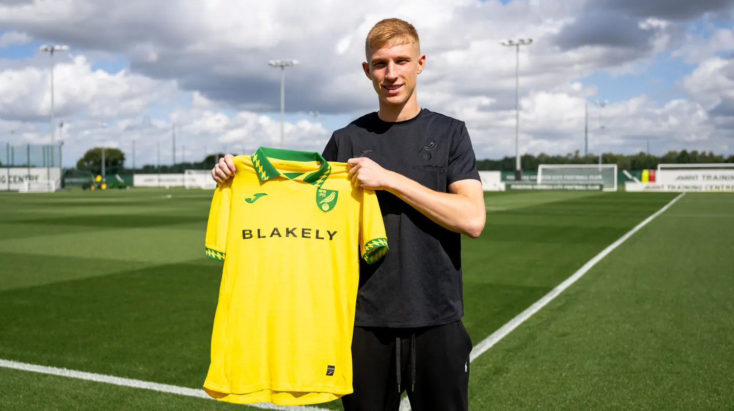 Украинский полузащитник Манчестер Юнайтед перешел в клуб из Чемпионшипа