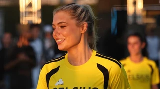 Зіркова ковзанярка і наречена Джейка Пола взяла участь у благодійному футбольному матчі в Лос-Анджелесі