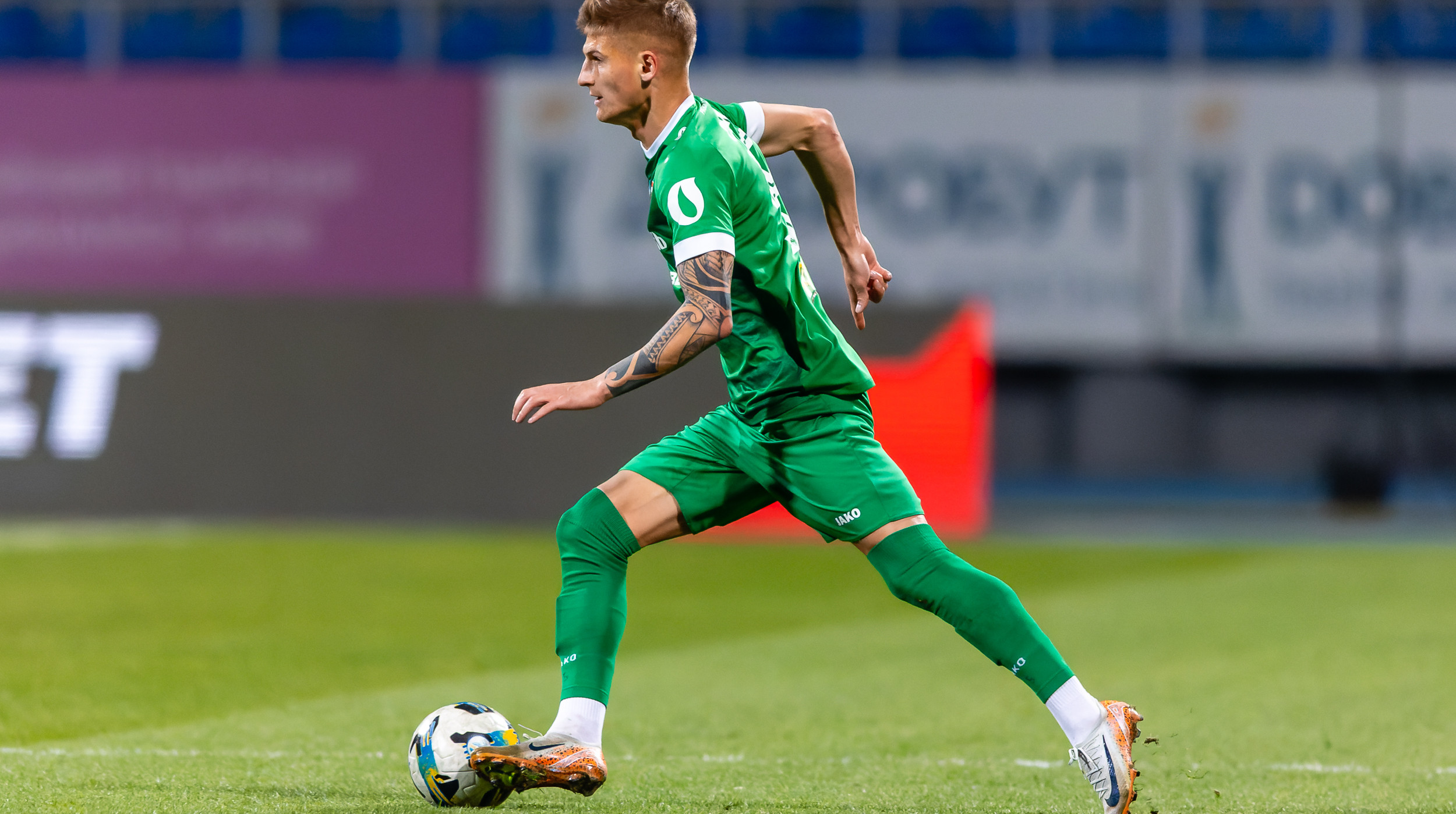 Оболонь продовжила контракт із 30-річним форвардом