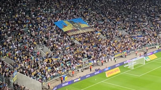 Фортеця Європи: українські фанати вразили символічним банером під час матчу з Францією